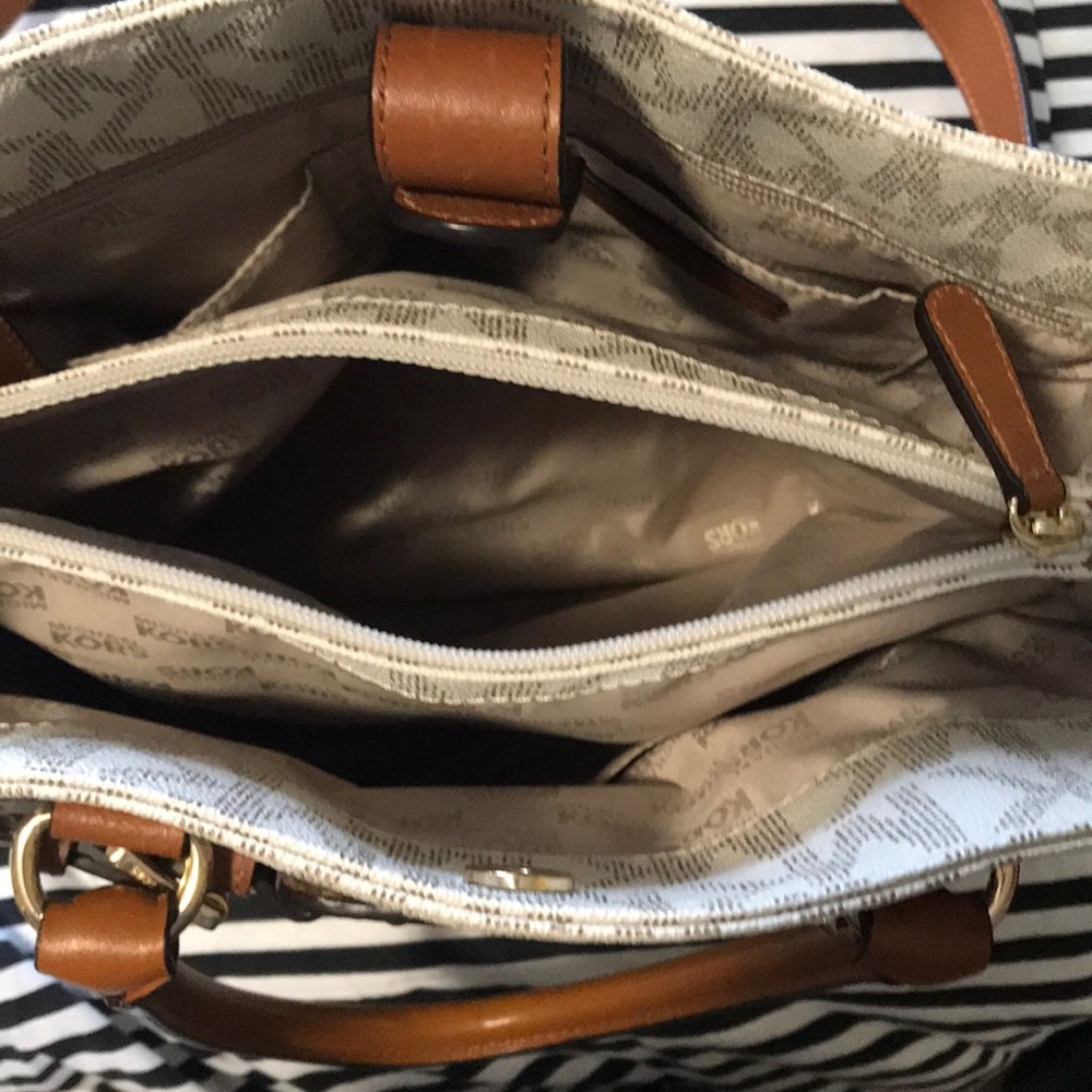 Michael Kors large Hamilton purse - Picture 8 of 9